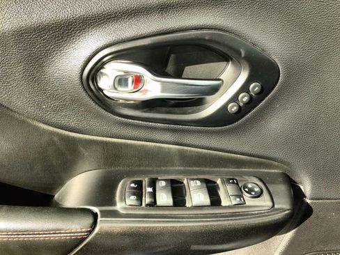 Used 2022 Jeep Cherokee Trailhawk w/ Premium Leather Package image 13