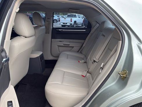 Used 2006 Chrysler 300 Touring RWD image 17