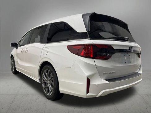 New 2026 Honda Odyssey Touring image 3