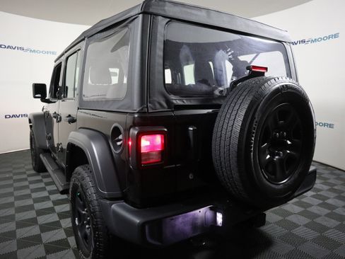 Used 2022 Jeep Wrangler Unlimited Sport image 9