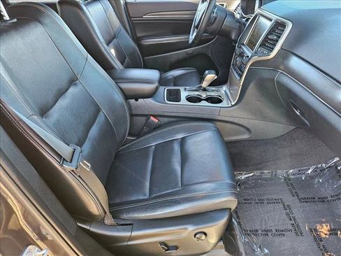 Used 2017 Jeep Grand Cherokee Limited image 18