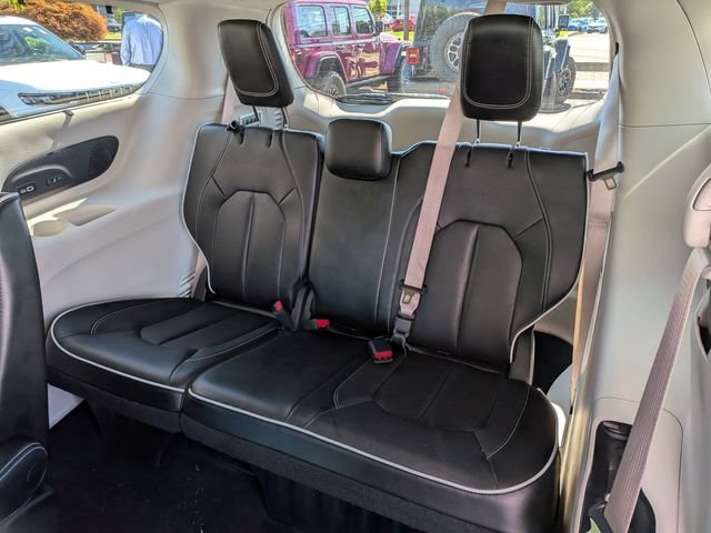 Certified 2022 Chrysler Pacifica Limited AWD/4WD image 14