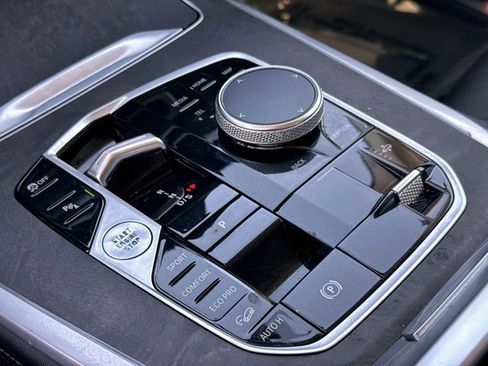 Used 2024 BMW X7 xDrive40i w/ Premium Package image 26