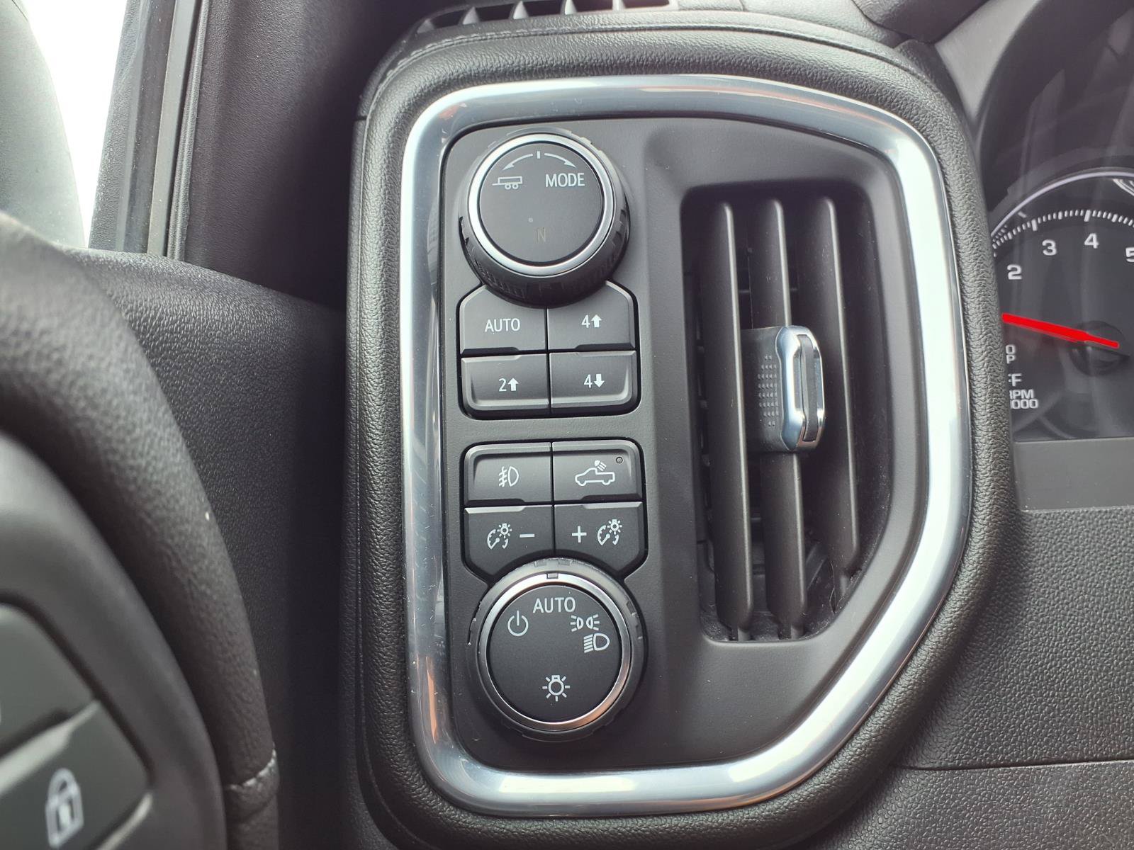 Used 2021 Chevrolet Silverado 1500 RST AWD/4WD image 16