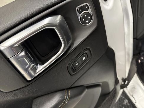 Used 2021 Jeep Wrangler Unlimited Sahara image 29