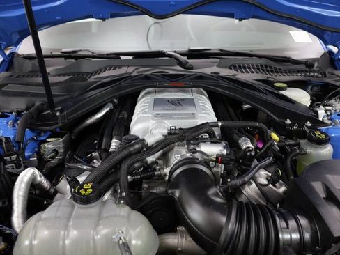 Used 2022 Ford Mustang Shelby GT500 w/ Carbon Fiber Track Pack RWD image 4