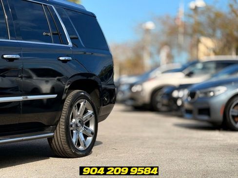 Used 2019 Cadillac Escalade Luxury AWD/4WD image 2