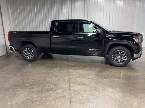 Certified 2022 GMC Sierra 1500 SLT image 2