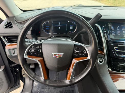Used 2018 Cadillac Escalade ESV Luxury image 16