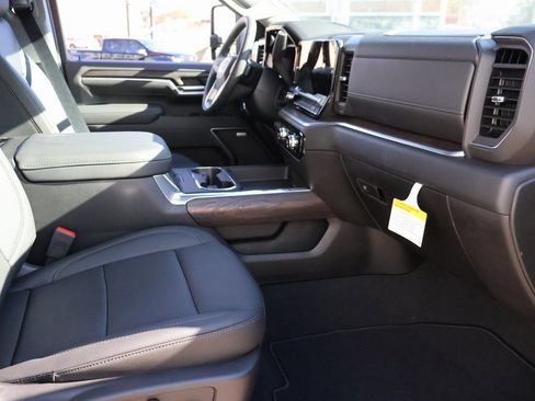 New 2026 GMC Sierra 2500 SLT w/ SLT Convenience Package image 7