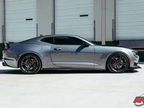 Used 2020 Chevrolet Camaro SS RWD image 13