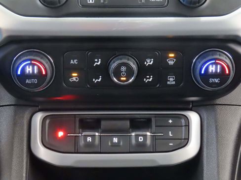 Used 2023 GMC Acadia SLT image 13