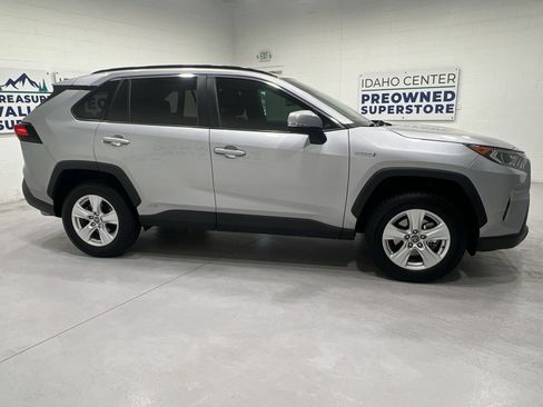 Used 2020 Toyota RAV4 XLE w/ Convenience Package AWD/4WD image 9