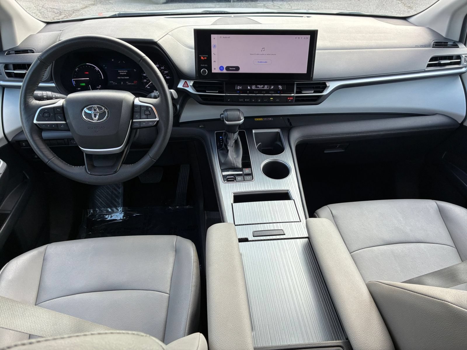 Used 2025 Toyota Sienna XLE FWD image 29