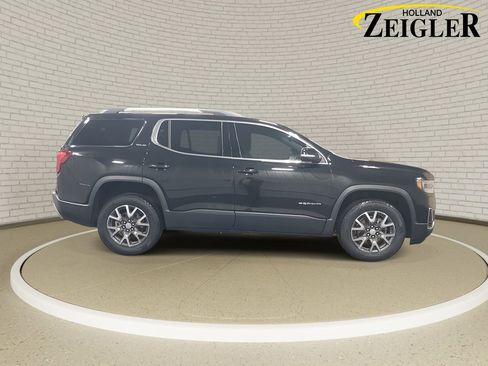 Used 2023 GMC Acadia SLE w/ Driver Convenience Package image 4
