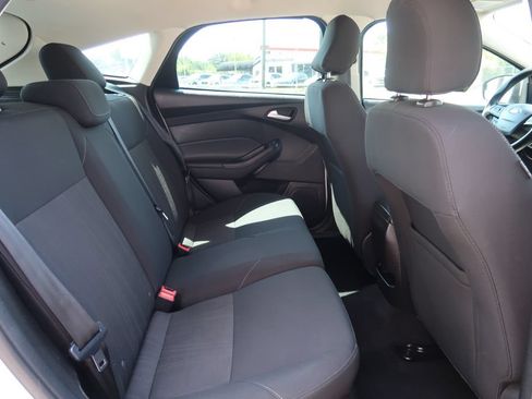 Used 2017 Ford Focus SE FWD image 7