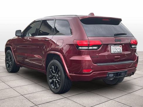 Used 2017 Jeep Grand Cherokee Altitude image 13