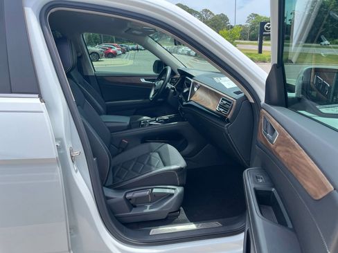 Used 2024 Volkswagen Atlas SE FWD image 37