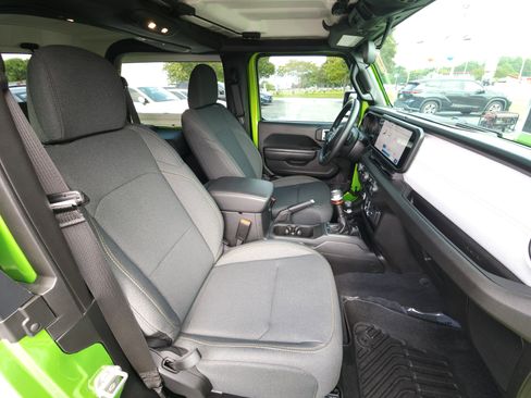 Used 2025 Jeep Wrangler Sport AWD/4WD image 12
