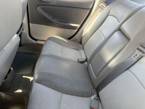 Used 2005 Chrysler Sebring Sedan FWD image 7