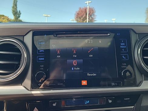 Used 2017 Toyota Tacoma Limited image 13