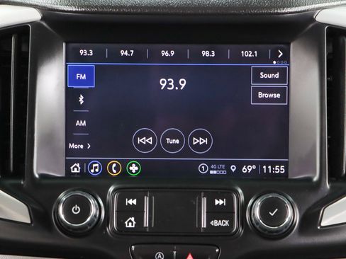 Used 2023 GMC Terrain SLT image 19