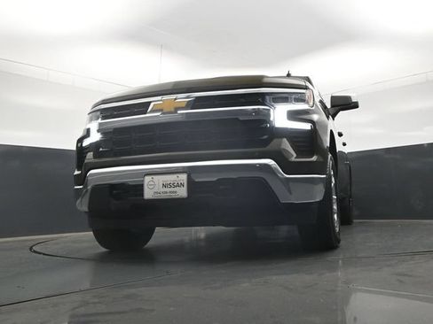 Used 2023 Chevrolet Silverado 1500 LT AWD/4WD image 28