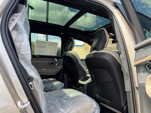 New 2026 Volvo XC90 T8 Ultra w/ Lounge Package AWD/4WD image 4