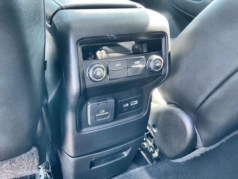 Used 2021 GMC Acadia SLT FWD image 29