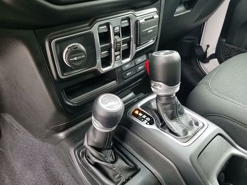 Used 2022 Jeep Wrangler Unlimited Sport image 30