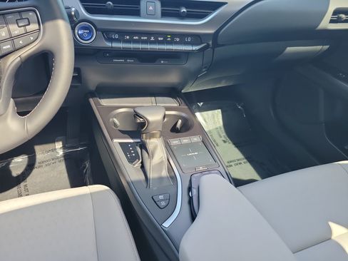 Used 2022 Lexus UX 250h w/ Accessory Package (Z2) AWD/4WD image 17