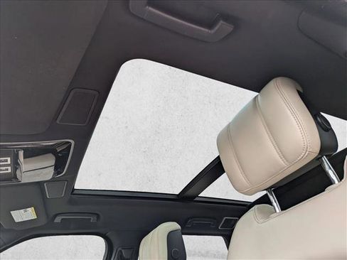 Used 2020 Land Rover Range Rover Sport HST image 17