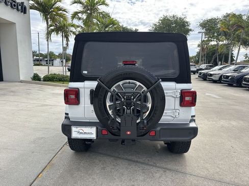 Used 2019 Jeep Wrangler Unlimited Sahara w/ Dual Top Group AWD/4WD image 2