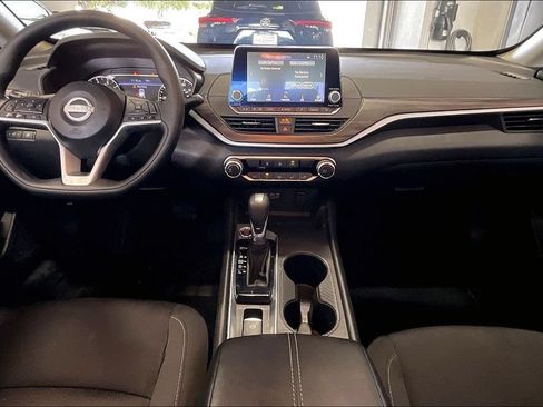 Used 2025 Nissan Altima 2.5 SV AWD/4WD image 6