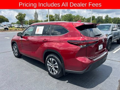 Used 2024 Toyota Highlander XLE FWD image 20