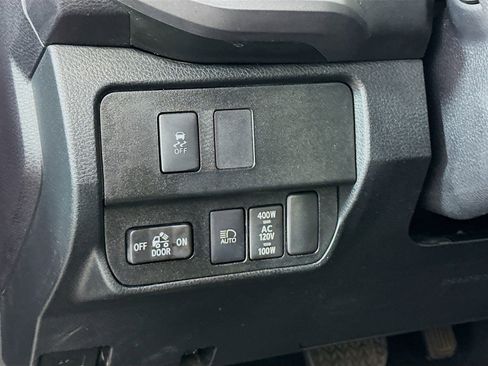 Used 2021 Toyota Tacoma TRD Off-Road w/ TRD Premium Off Road Package AWD/4WD image 10