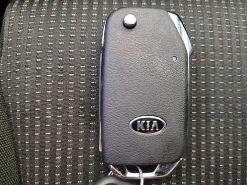 Used 2021 Kia Forte LXS FWD image 32