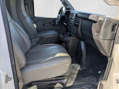 Used 2017 Chevrolet Express 2500 image 19