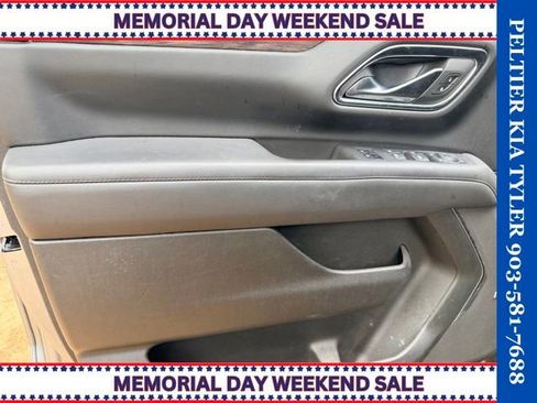 Used 2023 Chevrolet Suburban Z71 w/ Luxury Package AWD/4WD image 16