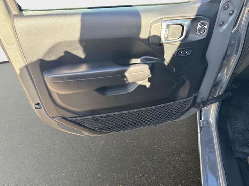 Used 2019 Jeep Wrangler Sport image 13