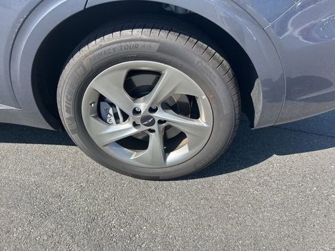 Used 2026 Genesis GV70 2.5T Select image 6