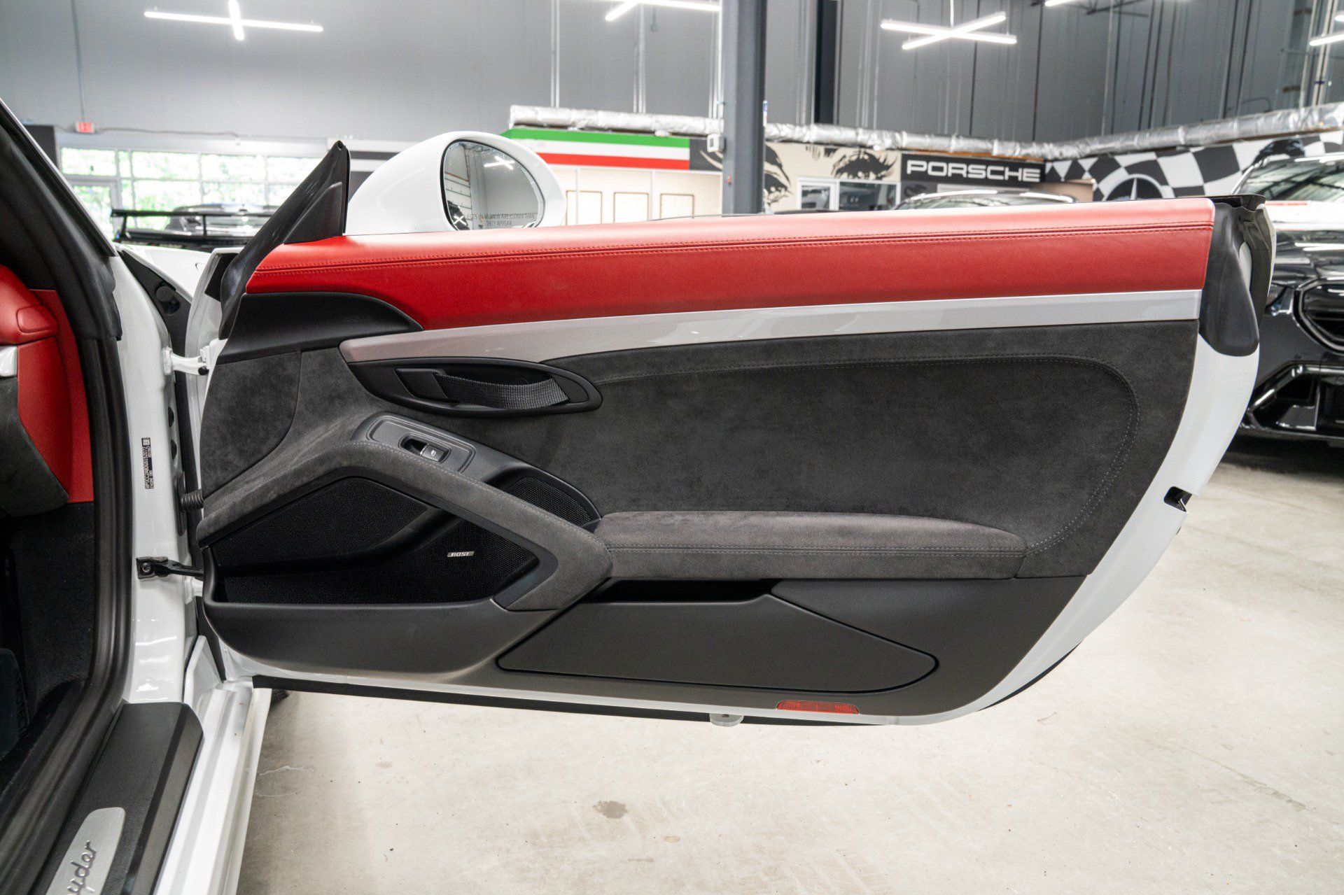 Used 2016 Porsche Boxster Spyder RWD image 38