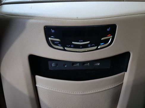 Used 2018 Cadillac Escalade Platinum image 13