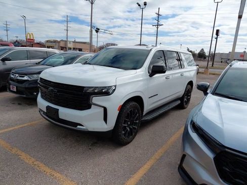 Used 2023 Chevrolet Suburban Premier image 1