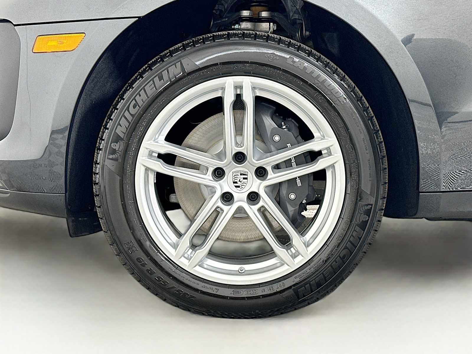 Used 2026 Porsche Macan AWD/4WD image 32