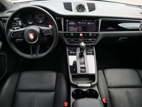Certified 2024 Porsche Macan image 22