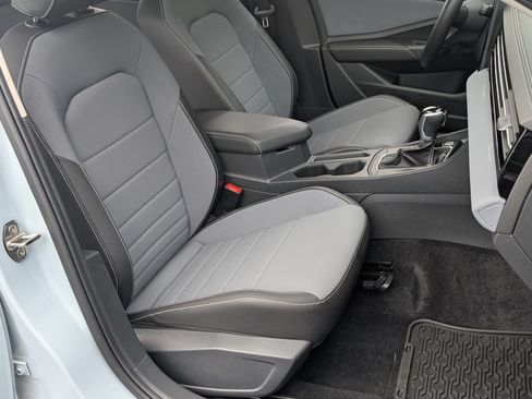 Used 2025 Volkswagen Jetta SE w/ Sunroof Package FWD image 21