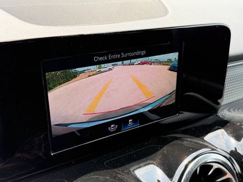 Used 2023 Mercedes-Benz GLB 250 image 15