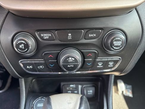 Used 2016 Jeep Cherokee Limited AWD/4WD image 24