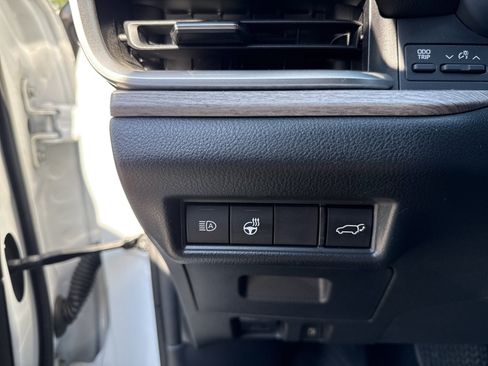 Used 2024 Toyota Grand Highlander AWD image 16